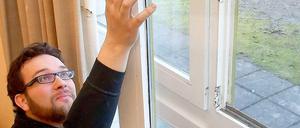 Dienst am Wochenende. Die Fenster werden alle kontrolliert.