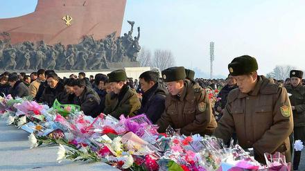 Nordkorea zelebrierte am Dienstag den zweiten Todestag des früheren Machthabers Kim Jong Il sowie den zweiten Jahrestag der Machtübernahme durch dessen heute 30 Jahre alten Sohn. 