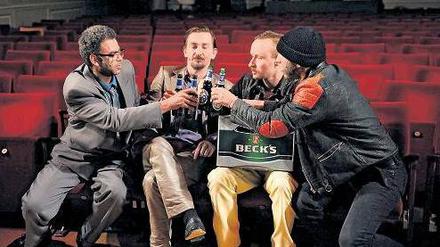 In Kalauerhausen. Falilou Seck, Till Wonka, Sebastian Brandes und Taner Sahintuerk geben sich präpotent.
