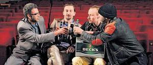 In Kalauerhausen. Falilou Seck, Till Wonka, Sebastian Brandes und Taner Sahintuerk geben sich präpotent.