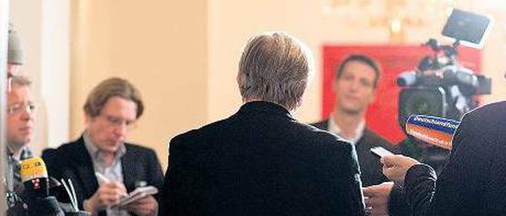 Hier spricht der Chef. Klaus Wowereit hat wieder was zu sagen.