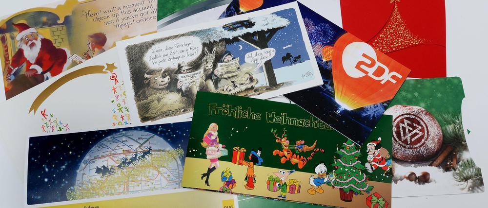 Manchmal spaßig, häufig voller Selbstironie: Weihnachtskarten liegen bei den Unternehmen noch immer im Trend.