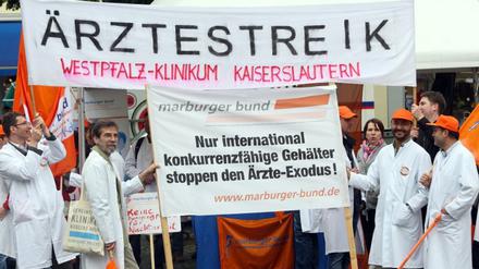 Protestierende Ärzte des Marburger Bundes.