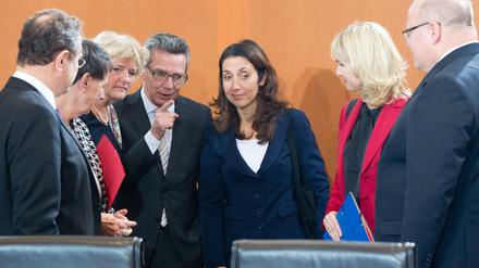 Aydan Özoguz, neue Staatsministerin für Integration, im Kreise von Kabinettskollegen