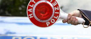 Ende der Fahrt. In anderen EU-Ländern kommen alkoholisierte Autofahrer auch ohne Unfall ins Gefängnis. Und in Italien wird ab 1,5 Promille das Auto eingezogen, wenn der Halter selbst am Steuer saß.