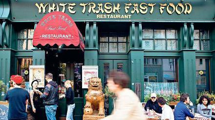 Der Löwe wacht: Das White Trash an der Schönhauser Allee hat sich den Charme des einstigen chinesischen Restaurants erhalten. Das soll auch in Treptow so bleiben.