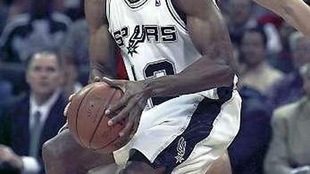 Seine nische - die Ecke des Spielfelds: Bruce Bowen (v.).