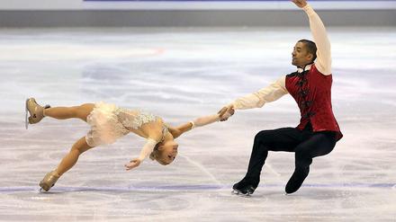 Ein Kreis schließt sich. Aljona Sawtschenko und Robin Szolkowy erhielten im Eisstadion Wedding tosenden Applaus. 