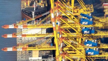 Containerterminal. Heute liegen die Zölle beim Warenverkehr zwischen den Vereinigten Staaten und Europa im Durchschnitt bei vier Prozent.