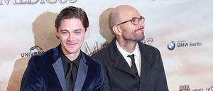 Weltpremiere des "Medicus" in Berlin: Der Schauspieler Tom Payne (links) und der Regisseur Philipp Stölzl kamen am Montag in den Zoo Palast in Berlin. 