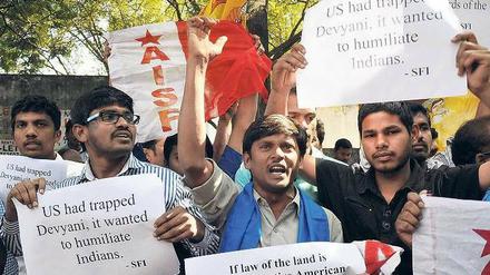 Sturm der Entrüstung. Seit Tagen gehen in Indien Hunderte Menschen auf die Straße und protestieren gegen die USA. Foto: AFP