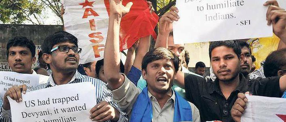 Sturm der Entrüstung. Seit Tagen gehen in Indien Hunderte Menschen auf die Straße und protestieren gegen die USA. Foto: AFP