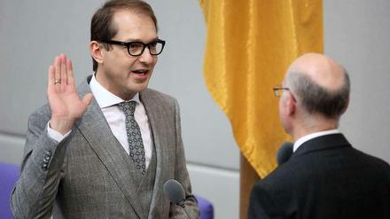 Alexander Dobrindt wird vereidigt - als neuer Minister für Verkehr und digitale Infrastruktur. 