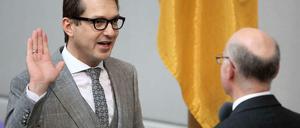 Alexander Dobrindt wird vereidigt - als neuer Minister für Verkehr und digitale Infrastruktur.
