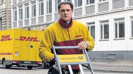 Die neuen Weihnachtsmänner. Ein Austräger des Postdienstes DHL stellt derzeit im Schnitt 200 Pakete pro Tag zu. 
