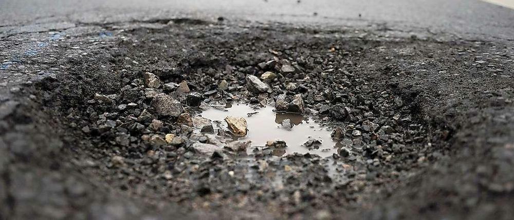 Bitte melden! Schlaglöcher in Steglitz-Zehlendorf werden schnell beseitigt.