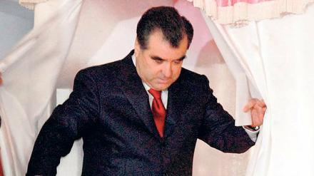 Fest im Sattel. Emomali Rachmon (61) regiert das bitterarme Tadschikistan seit 1992. Erst im November trat er eine weitere siebenjährige Amtszeit an. 