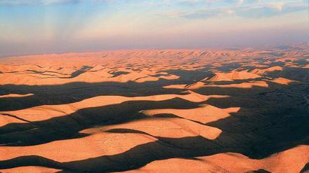 Archaisch schön. Angesichts der Negev-Wüste (hier in ihrem Süden) fühlt sich ein Mensch sehr klein.