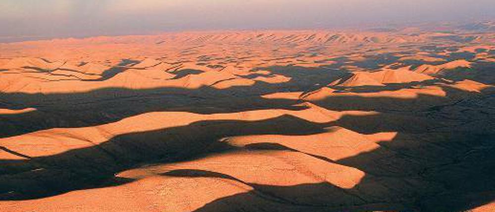 Archaisch schön. Angesichts der Negev-Wüste (hier in ihrem Süden) fühlt sich ein Mensch sehr klein.