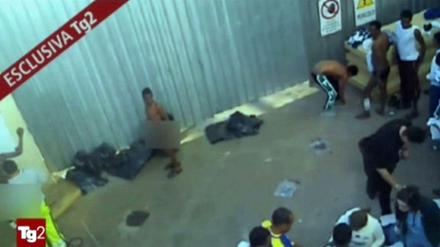 Das Video wurde offenbar von Flüchtlingen auf Lampedusa aufgenommen.