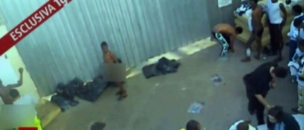 Das Video wurde offenbar von Flüchtlingen auf Lampedusa aufgenommen.