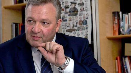 Frank Henkel, 50, ist seit 2008 CDU-Landesvorsitzender sowie seit 2011 Bürgermeister von Berlin und Innensenator. Der Politiker beansprucht seine Führungsrolle in der Partei und sitzt im Aufsichtsrat des Pannen-Flughafens BER. 