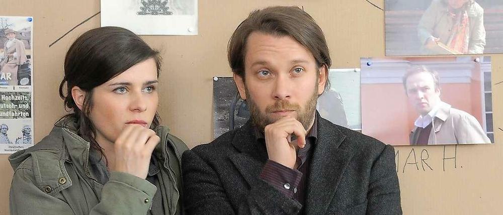 Kommisare Dorn (Nora Tschirner) und Lessing (Christian Ulmen) auf Würstchenjagd im ersten Weimarer Tatort.
