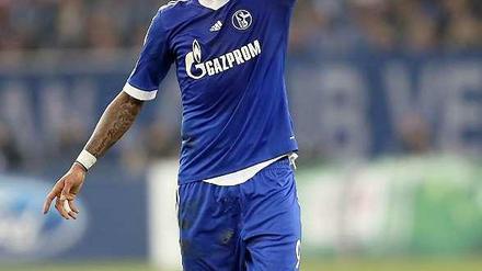 Kevin-Prince Boateng ist ein deutsch-ghanaischer Fußballspieler, der seit August 2013 beim FC Schalke 04 unter Vertrag steht.