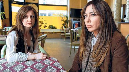 Türkisch für Fortgeschrittene: Josefine Preuß (links) spielt die Halbschwester von Kommissarin Eva Saalfeld (Simone Thomalla). Foto: MDR