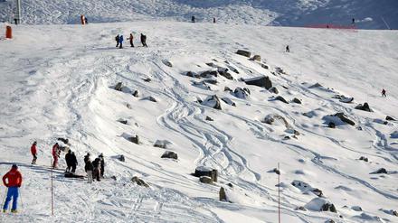 Das Bild zeigt den Unglücksort in Meribel, zwischen diesen Steinen ist Michael Schumacher gefahren, als er stürzte.