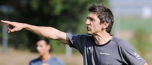 Hannovers Neuer. Tayfun Korkut als Trainer der U17 von Hoffenheim.