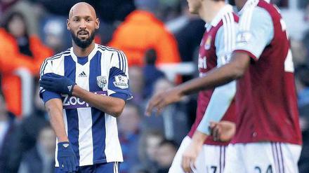 Der „Quenelle-Gruß“. Nicolas Anelka (links) am Sonnabend nach seinem zweiten Treffer gegen West Ham United. 