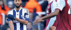Der „Quenelle-Gruß“. Nicolas Anelka (links) am Sonnabend nach seinem zweiten Treffer gegen West Ham United. 