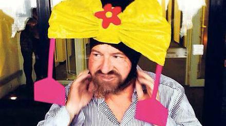 Mit neuem Hut: "Bild"-Chefredakteur Kai Diekmann, 49, mit dem Hut, den Boris Becker in der RTL-Show mit Oliver Pocher tragen hat. 