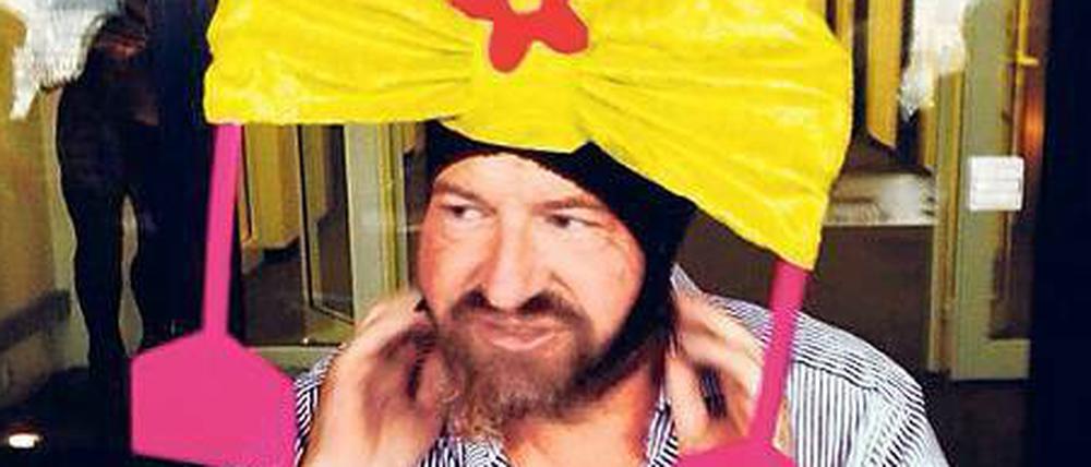 Mit neuem Hut: "Bild"-Chefredakteur Kai Diekmann, 49, mit dem Hut, den Boris Becker in der RTL-Show mit Oliver Pocher tragen hat.