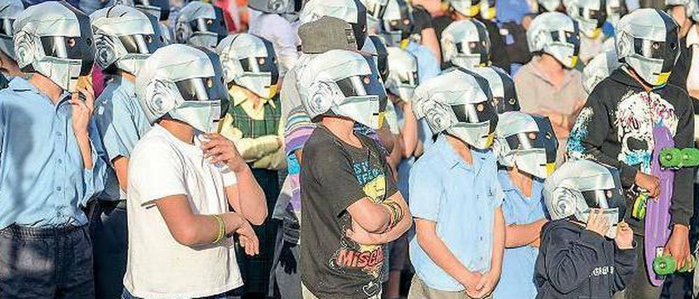 Das Auge hört mit. Australische Daft-Punk-Fans mit Roboterhelmen bei einer Album-Launch-Party von „Random Access Memories“.