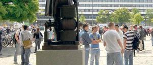 Studenten vor der TU Berlin