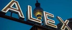 Der Alexanderplatz ist das erweiterte Wohnzimmer für etliche Kinder und Jugendlichen, die in Berlin auf der Straße leben sollen.