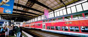 Regional in die Ferne. Vom Bahnhof Zoo sollen ab April wieder täglich Züge nach Hamburg fahren.