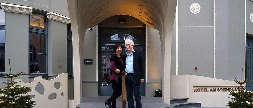 Neuer Luxus in altem Haus. Monika Quindt-Zibell und Axel Zibell gefiel das im Dezember eröffnete Hotel am Steinplatz.