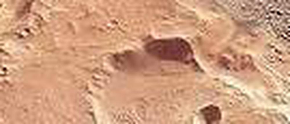 Roter Planet. Eisenoxid-Staub gibt dem Mars seine rostrote Farbe.