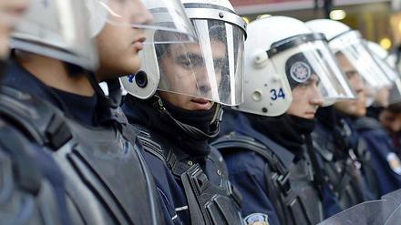 600 Polizisten wurden versetzt.
