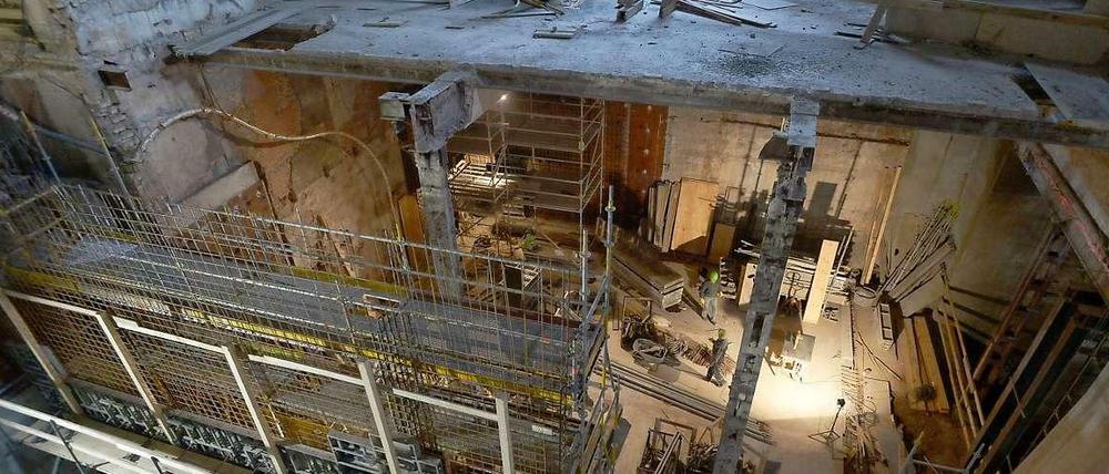 Einblick in den Bühnenbereich der Staatsoper Unter den Linden im Januar 2014. 2015 sollen die Sanierungsarbeiten der Berliner Staatsoper abgeschlossen werden. Wann genau, kann keiner sagen.