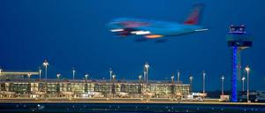 Ruhe bitte. Viele Anwohner - nicht nur des neuen BER - sind vom Fluglärm genervt.