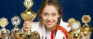 Und noch eine Trophäe: Alicia Brückner ist Berlins Nachwuchssportlerin des Monats Januar.