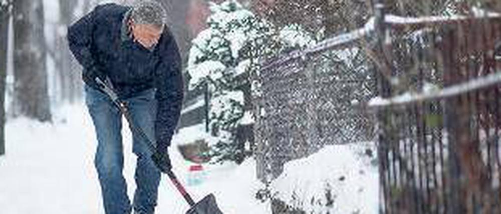Im Einsatz. Der neue Bürgermeister New Yorks greift zur Schneeschaufel.