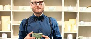 Thomas Langnickel-Stiegler im "Paper &amp; Tea" in der Bleibtreustraße 4 in Charlottenburg.