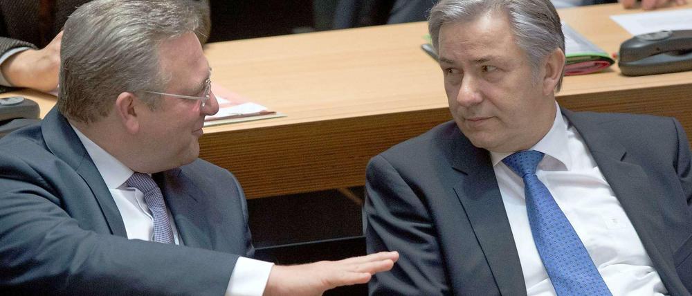 Berlins Innensenator Frank Henkel (CDU) und der Regierende Bürgermeister Klaus Wowereit (SPD)