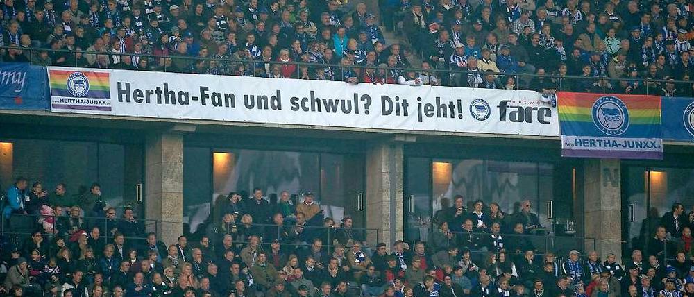 Jeht klar. Der Fanclub sitzt im Oberring, Gegengerade, immer.