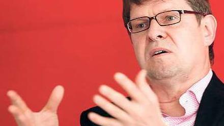 Ralf Stegner (54) ist SPD-Landeschef in Schleswig-Holstein und führt dort auch die Fraktion seiner Partei im Landtag. Von 2003 bis 2008 war er zunächst Finanz- und dann Innenminister in Kiel. Demnächst soll der Parteilinke SPD-Bundesvize werden. 